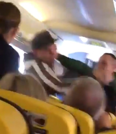 Rissa su volo Ryanair. Pilota costretto ad un atterraggio fuorirotta