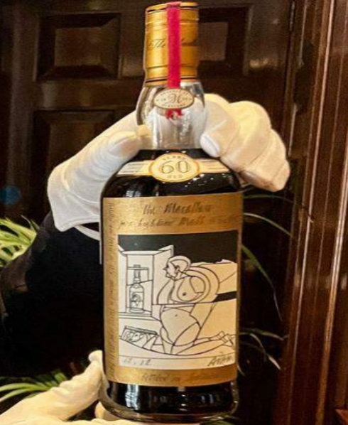 Whisky di 100 anni venduto all'asta per oltre 2,1 milioni di sterline