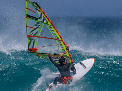 Miracolo in Francia: un windsurfista salvato dopo aver trascorso 18 ore in mare. 