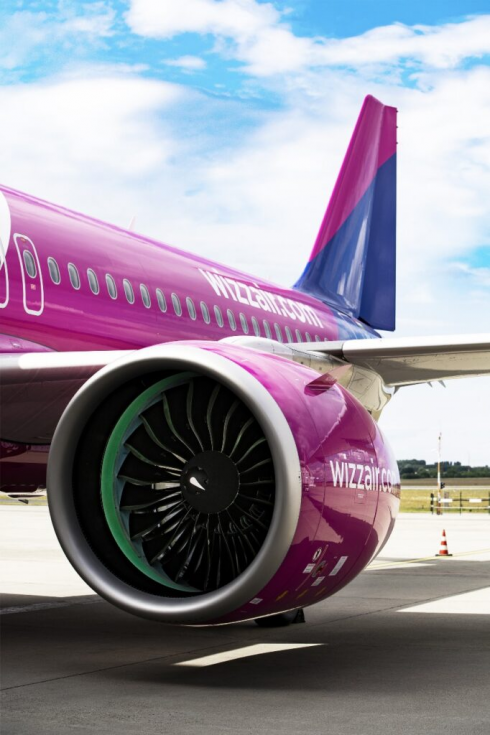 Aereo Wizz Malta in servizio sul volo da Milano Bergamo a Sibiu scivola fuori pista