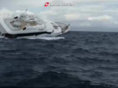 Video di come cola a picco uno yacht di 40 metri