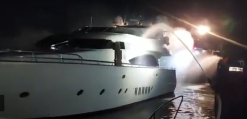 Incendio su yacht di 27,5 metri: imbarcazione distrutta dalle fiamme nel mare di Leuca